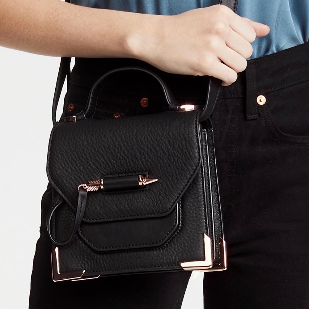 🖤 Black + Gold = classic and luxurious 💛✨